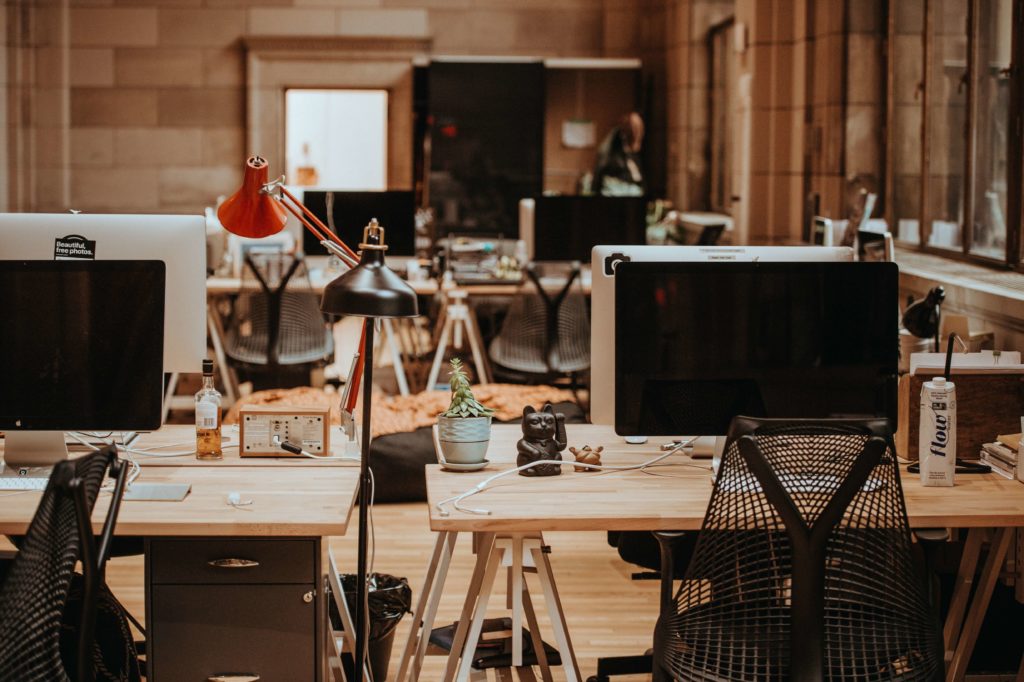 Photographie d'un bureau openspace